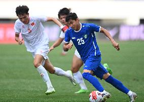 (SP)CHINA-SHAANXI-WEINAN-FOOTBALL-FRIENDLY MATCH-UZB VS VIE (CN)