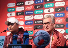 (SP)SOUTH KOREA-SEOUL-FOOTBALL-FIFA WORLD CUP QUALIFIER-CHN VS KOR-PRESS CONFERENCE