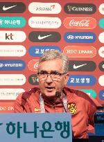 (SP)SOUTH KOREA-SEOUL-FOOTBALL-FIFA WORLD CUP QUALIFIER-CHN VS KOR-PRESS CONFERENCE