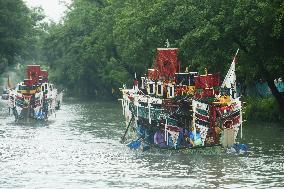 Dragon Boat Festival Celebrated in Hangzhou, China