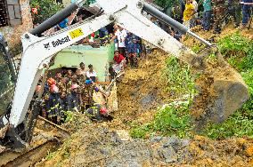 3 People Die After Being Trapped By The Landslide - Bangladesh