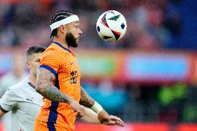 Netherlands v Iceland - International Friendly