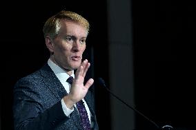 DC: Senator Lankford hold a Lithium-Ion Battery Suply conversation