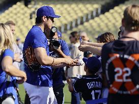 Baseball: Rangers vs. Dodgers