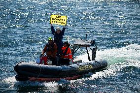 Boat protest against Altri and to receive the Greenpeace ship in the Ría de Arousa