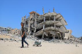 MIDEAST-GAZA-KHAN YOUNIS-DESTRUCTION