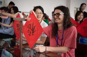 CHINA-HUBEI-YOUNG AMERICANS-CHINESE CULTURE-EXCHANGE TOUR (CN)