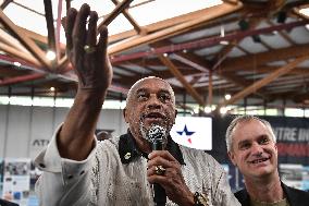 American former track and field athlete Tommie Smith at ATHLETICA north of Paris FA