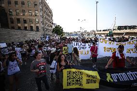 Students March Towards The Knesset?
