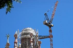 203-Meter Crane Installed to Complete Work on Sagrada Familia