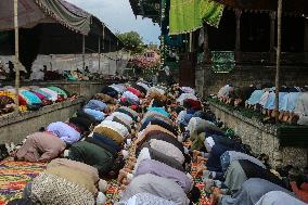 Kashmiri Muslims Commemorate Death Anniversary Of Famous Sufi Saint