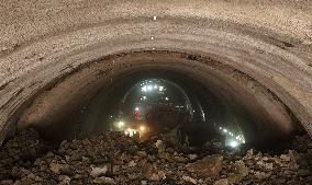 Nanchang-Jiujiang Intercity Railway Dengjiashan Tunnel Construction