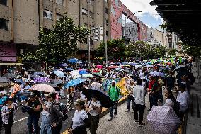 Teachers Demonstrate in Medellin against Bill on Congress