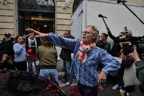 Nous Vivrons Collectif protests before the Front populaire conference in Paris FA