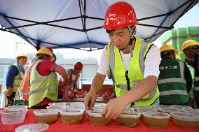 CHINA-HEBEI-XIONG'AN-OUTDOOR WORKERS-HEAT (CN)
