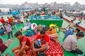 People Travel On Crowded Boats To Celebrate Eid - Bangladesh
