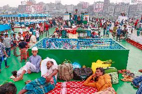 People Travel On Crowded Boats To Celebrate Eid - Bangladesh