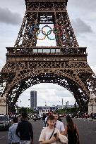 Giant Olympics Rings At The Eiffel Tower