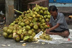 India Economy Palm Fruits Seller