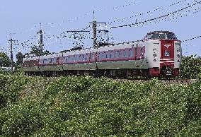 Last run of 381-series JR train