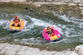 Canyon Rafting Cooling in Yichang