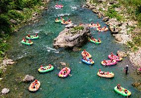 Canyon Rafting Cooling in Yichang