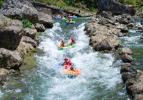 Canyon Rafting Cooling in Yichang