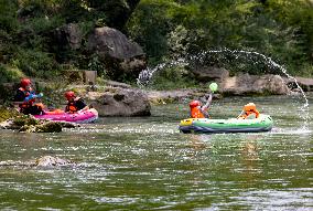 Canyon Rafting Cooling in Yichang