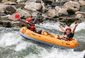 Canyon Rafting Cooling in Yichang