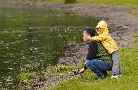 CANADA-COQUITLAM-FATHER'S DAY-FAMILY FISHING