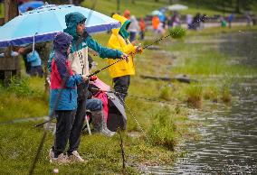 CANADA-COQUITLAM-FATHER'S DAY-FAMILY FISHING