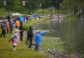 CANADA-COQUITLAM-FATHER'S DAY-FAMILY FISHING