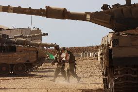 ISRAEL-GAZA-BORDER-TROOPS-TACTICAL PAUSES