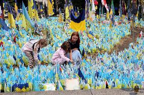 Memorial to late defenders of Ukraine in Kyivs Maidan Nezalezhnosti