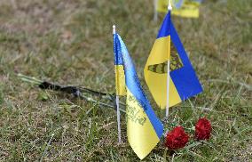 LGBT activists pay tribute to late defenders of Ukraine in Kyiv