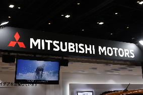 MITSUBISHI MOTORS CORPORATION. Signs and logos
