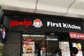 Signage and logo of Wendy's Fast Kitchen