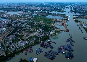 Beijing-Hangzhou Canal Water Level Dropped