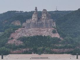 A Giant Statue of Emperor Yan and Emperor Huang in Zhengzhou