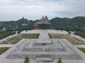 A Giant Statue of Emperor Yan and Emperor Huang in Zhengzhou