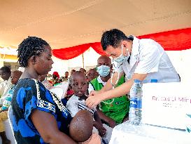 UGANDA-KIKUUBE-CHINA-MEDICAL CAMP-COMMUNITY SERVICE