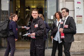Posters And Leafleting For The Legislative Elections - Paris