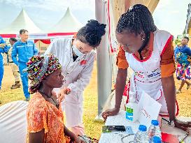 UGANDA-KIKUUBE-CHINA-MEDICAL CAMP-COMMUNITY SERVICE