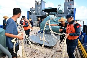 CHINA-REN'AI JIAO-CHINA COAST GUARD-CHINESE FISHMEN'S NETS-RETRIEVAL AND RETURN (CN)