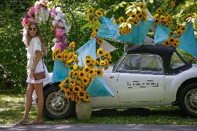 CANADA-VANCOUVER-FLORAL INSTALLATIONS