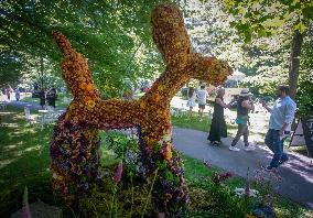 CANADA-VANCOUVER-FLORAL INSTALLATIONS