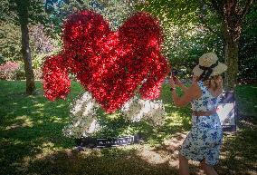 CANADA-VANCOUVER-FLORAL INSTALLATIONS