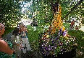 CANADA-VANCOUVER-FLORAL INSTALLATIONS