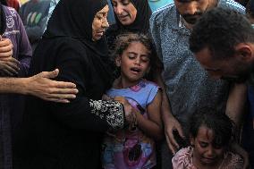 MIDEAST-GAZA-KHAN YOUNIS-ISRAEL-ATTACKS-MOURNING