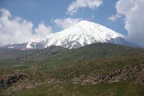 IRAN-MOUNT DAMAVAND-VIEW